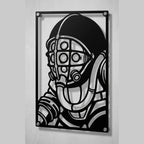 Cuadro de acero del Big Daddy de BioShock colgado en pared