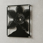 Cuadro de acero del Demogorgon de Stranger Things colgado en pared