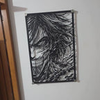 Corte láser y pieza terminada del cuadro de Eren Yeager Titán en acero, colgado en pared